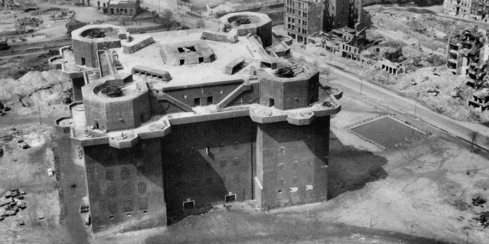Der Flakturm IV im April 1945